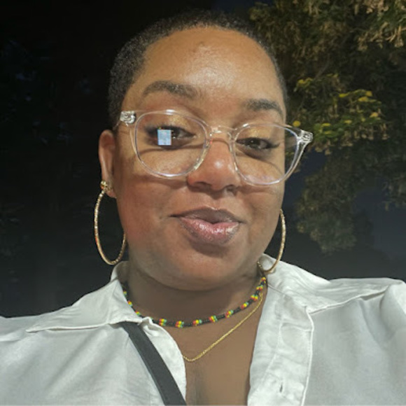 Meet the Posher Other - Meet your Posher, Cassandra